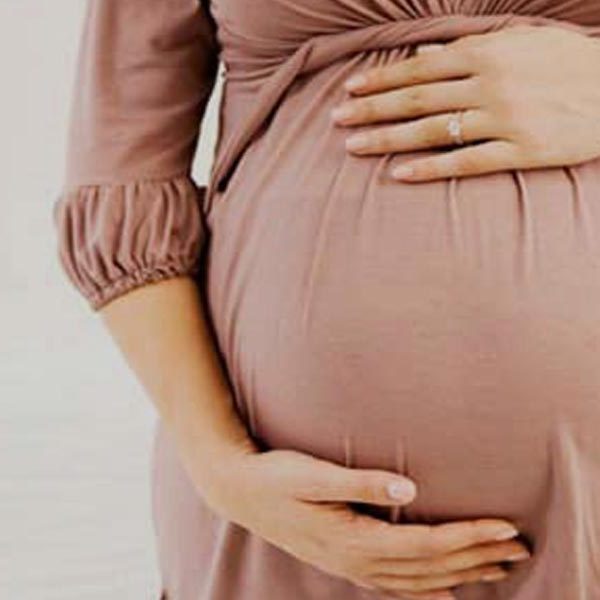 تصویر مادر باردار در ماه هشتم