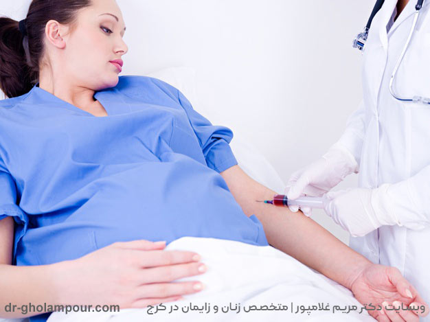 زن باردار در حال انجام آزمایش های پیش از تولد